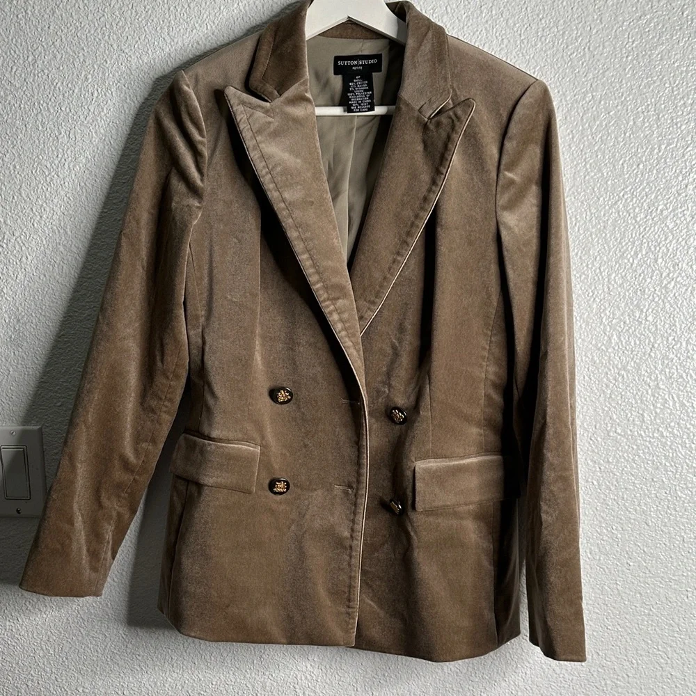 Sutton studio Duty Women's double breasted velvet Tan Blazer size 4p nautical